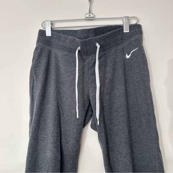 Women’s Nike Cropped Jogger Sweat Capris - Picture 2 of 11